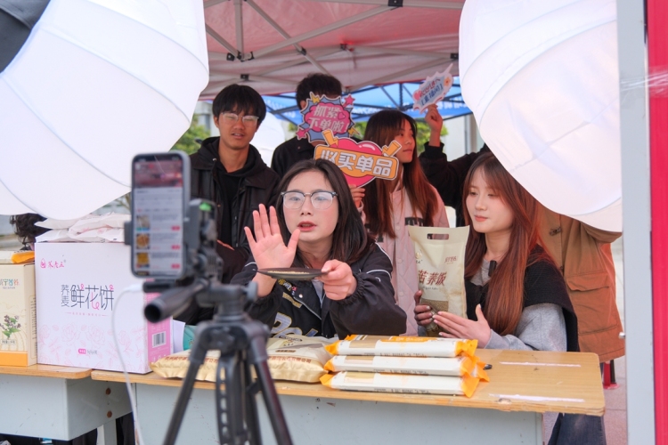 一技在手，一生無憂！貴州工貿職業學院系列活動全面展示育人成果_fororder_3