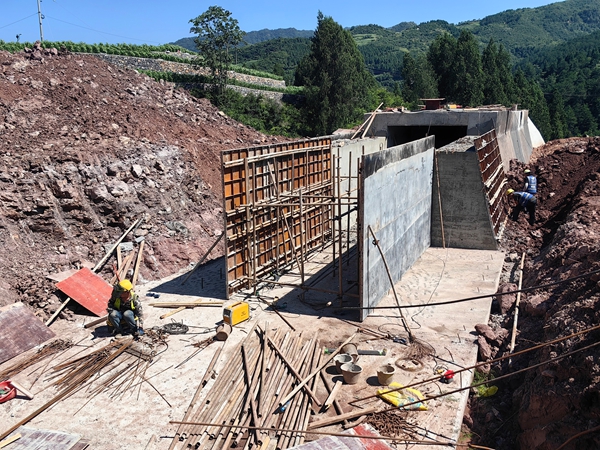 S306仁懷茅壩至龍井公路改擴建項目穩步推薦_fororder_K5+515涵洞施工現場