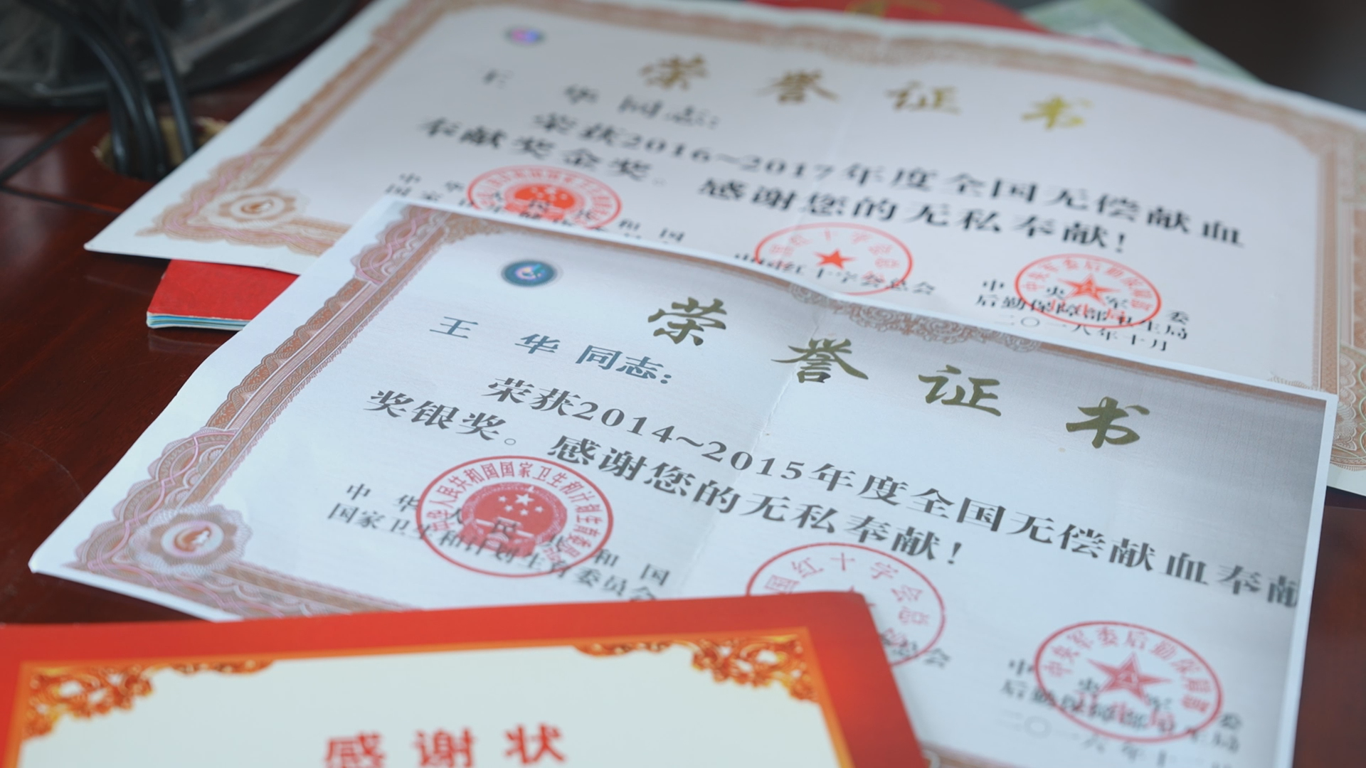 “獻血達人”王華：用熱血點亮無數生命希望_fororder_3