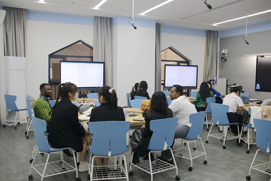 第十五屆全國大學生市場調查與分析大賽 研究生組&在華留學生組總決賽在貴大舉行_fororder_微信圖片_20250519111847