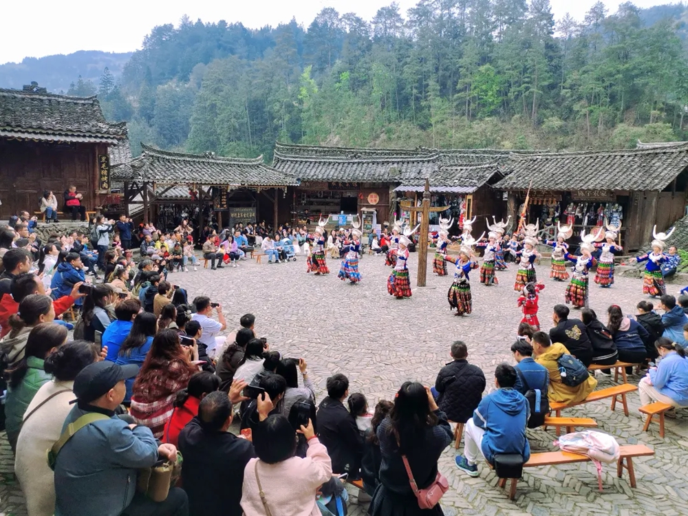 貴州雷山兩大苗寨多樣活動迎假期 掀起苗族風情熱潮_fororder_640 (6)