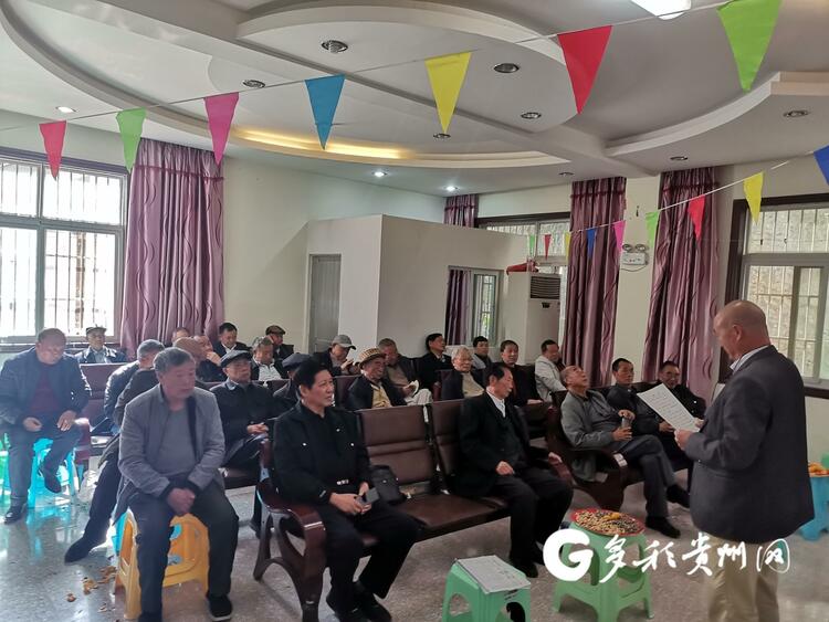 貴州晴隆：老年大學學員歡度重陽節