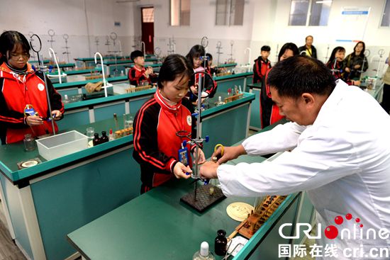 貴州臺江：“組團式”教育幫扶助推脫貧攻堅_fororder_黃2