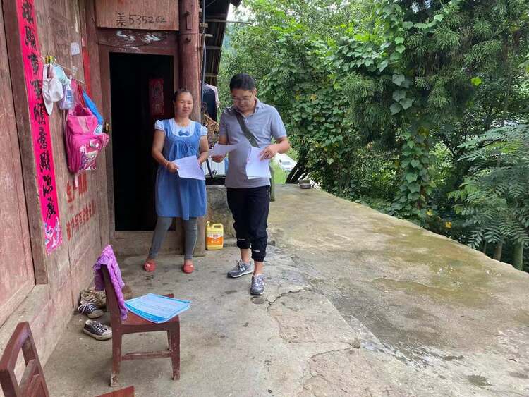 扶上馬，送一程，只為貧困群眾展笑顏