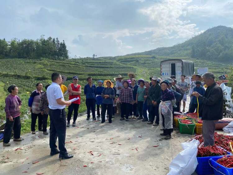 扶上馬，送一程，只為貧困群眾展笑顏
