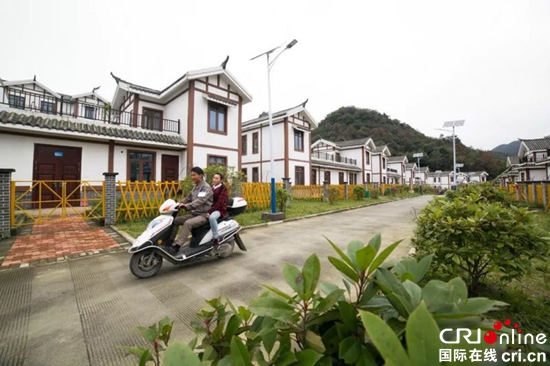 貴州大方縣:貧困人口搬出大山搬進“幸福”