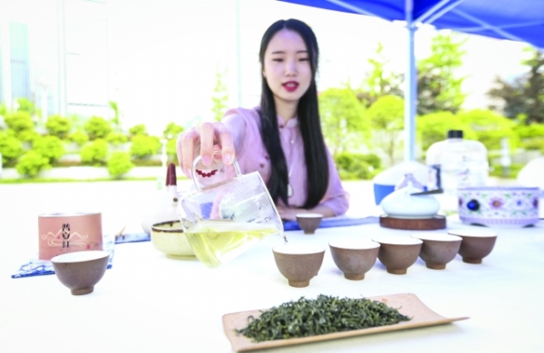 （社會）貴陽市全民飲茶日活動舉行
