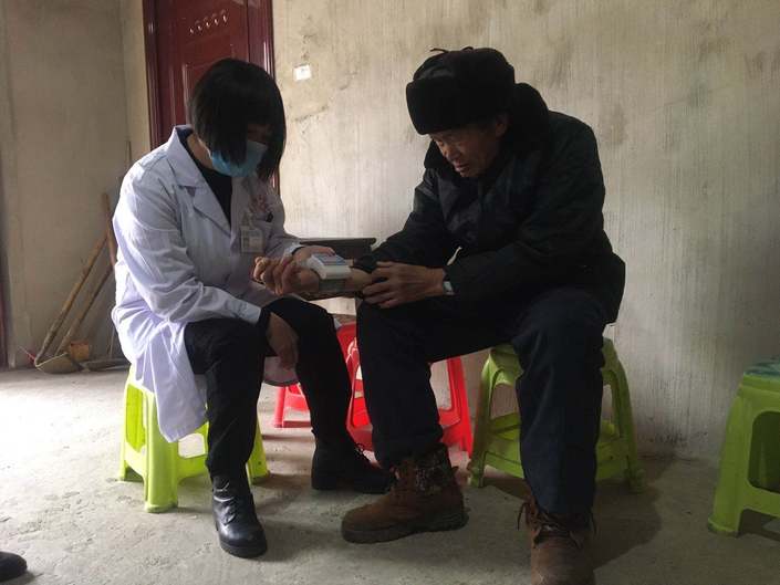 （社會）關嶺人大代表熊華萍：群眾健康的“守護者”