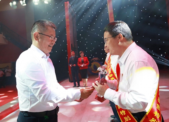 （供稿）第五屆“黔南驕傲”年度人物發佈會在都勻舉行_fororder_黔南2