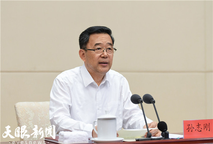 貴州省委理論學習中心組先進典型專題報告會舉行 孫志剛主持並講話