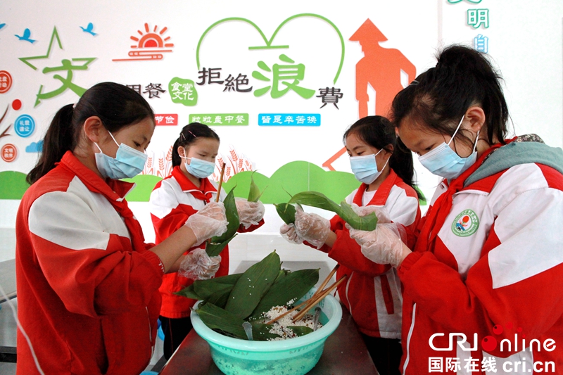 （史開心是貴州頻道特約攝影師）貴州黔西：“端午文化”進校園（組圖）