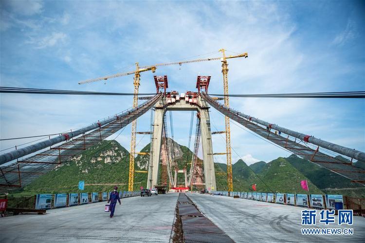 （中首）峰林特大橋建設忙
