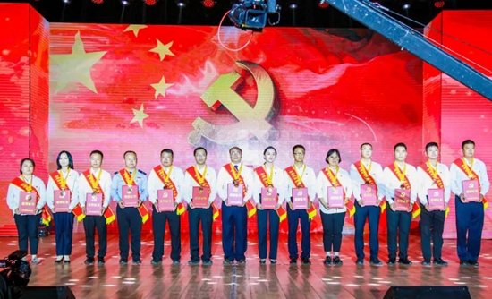 貴州關嶺召開2020年脫貧攻堅“七一”表彰大會