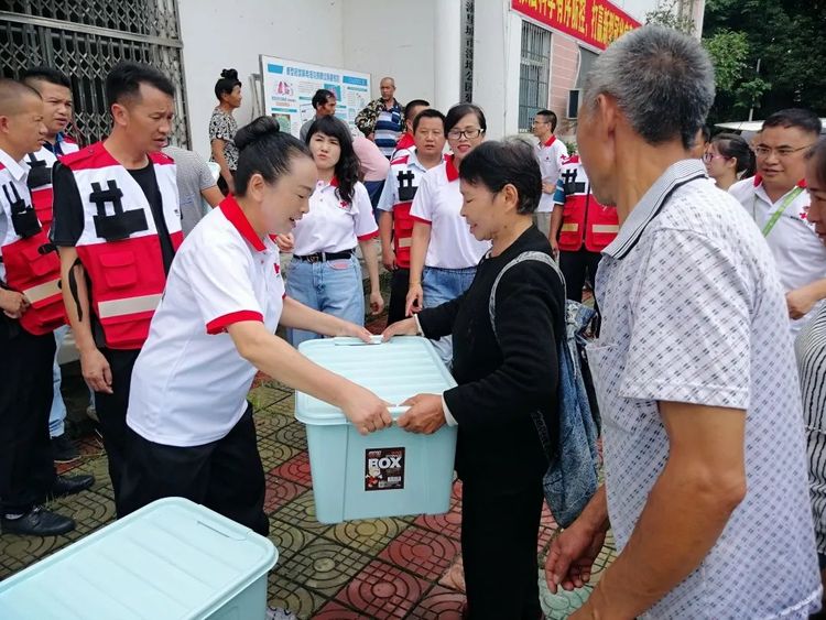 香港紅十字會援助貴州洪澇災區71萬元惠及2196戶受災家庭
