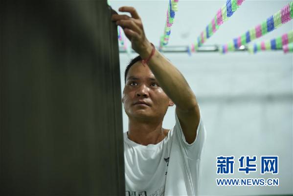 貴州黔西南：“小”手袋穩就業