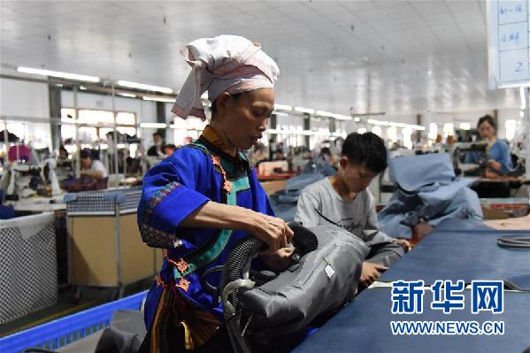 貴州黔西南：“小”手袋穩就業