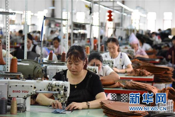 貴州黔西南：“小”手袋穩就業
