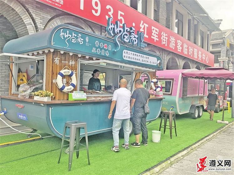 高顏值“嘟嘟車”亮相貴州省遵義市中心城區 名城街頭又添一景