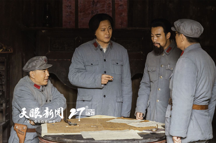 （要聞、客戶端貴州帶圖列表、移動版）聚焦《偉大的轉折》·專訪主演侯京健再度飾演毛澤東 是精神上的又一次洗禮