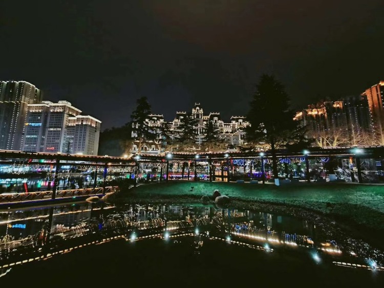（中首）爽爽貴陽避暑季 豐富多彩夜經濟