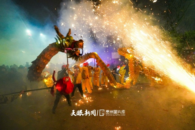 貴州：燈火闌珊處 群龍共舞鬧元宵