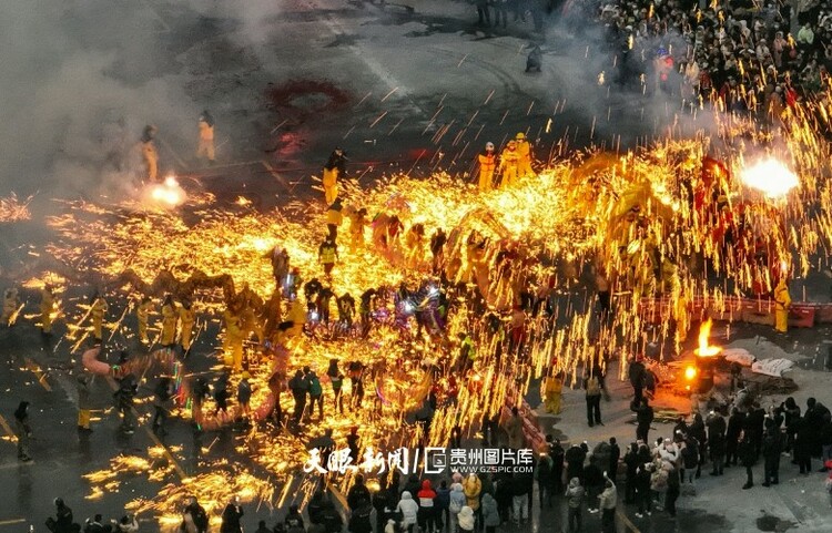 貴州：燈火闌珊處 群龍共舞鬧元宵