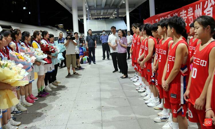 全國亞軍！銅仁女籃光榮凱旋