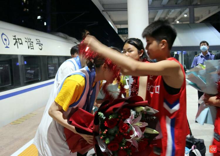 全國亞軍！銅仁女籃光榮凱旋