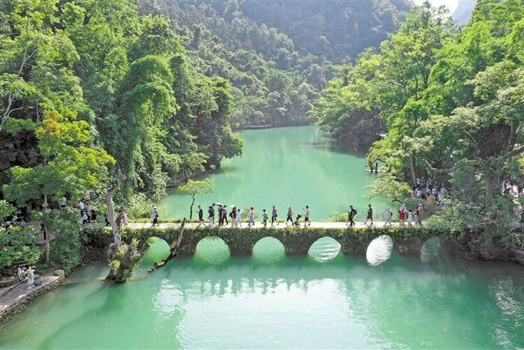 “一座橋”的新名片 —解碼貴州旅遊恢復增長之荔波_fororder_中首