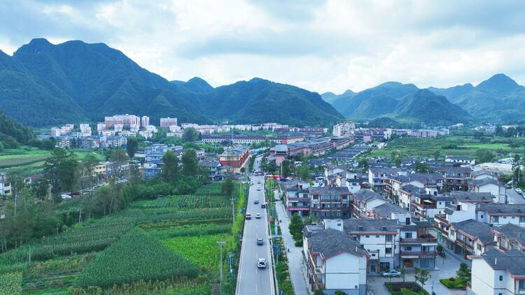 探尋桐梓“村晚”的“流量密碼”——黔北鄉村“涼資源”中的“熱場面”背後