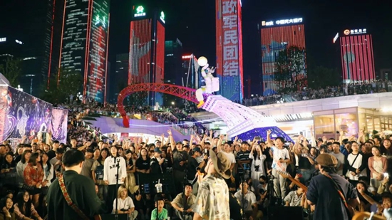 （供稿）貴陽路邊音樂會的觀山湖style：唯有純粹不可辜負_fororder_640 (3)