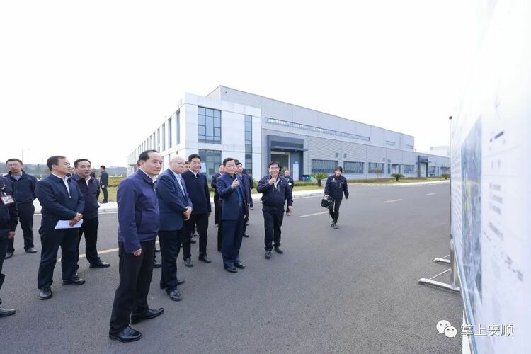 中國商飛公司黨委書記、董事長賀東風到安順考察