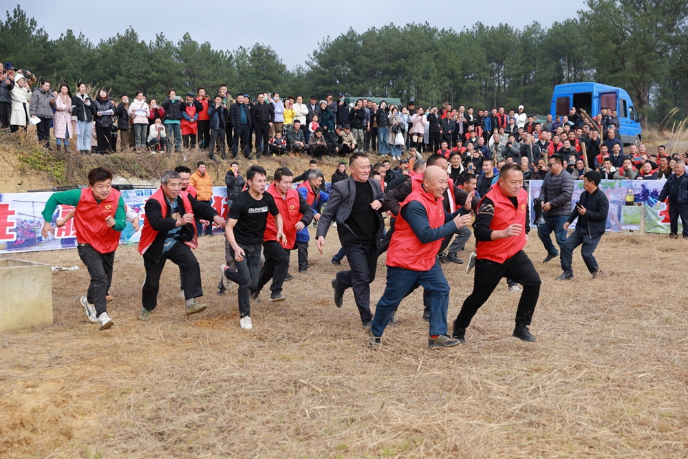 貴州惠水：集體過小年 逮豬樂翻天_fororder_IMG_1687.JPG