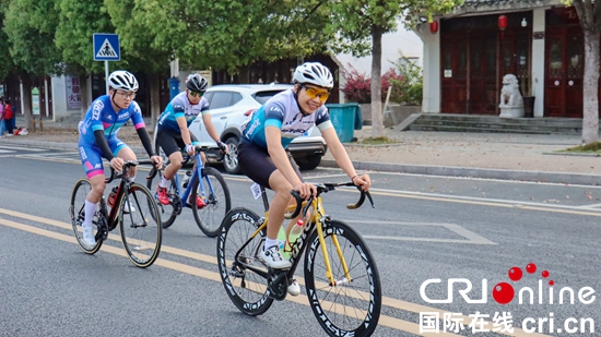 第八屆“多彩貴州”自行車聯賽暨第十五屆福泉國際自行車節激情開賽_fororder_IMG_8906