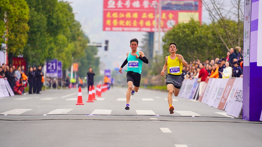 貴州榕江2024半程馬拉松賽鳴槍開跑_fororder_2024年3月10日，參賽選手在貴州省黔東南苗族侗族自治州榕江縣參加“2024榕江半程馬拉賽”比賽中。 (7).JPG