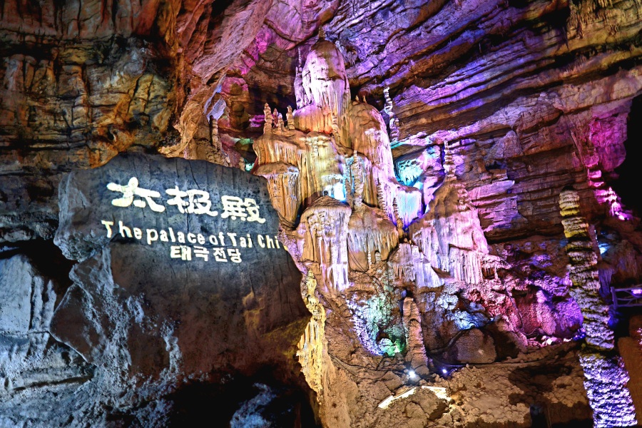溶洞美景超驚艷！滑板車嗨翻全場！貴州大山裏的“地心世界”太迷人