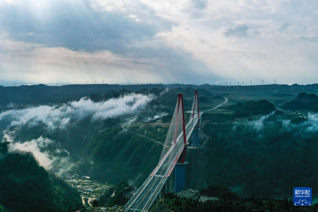 貴州龍裏河大橋建成通車