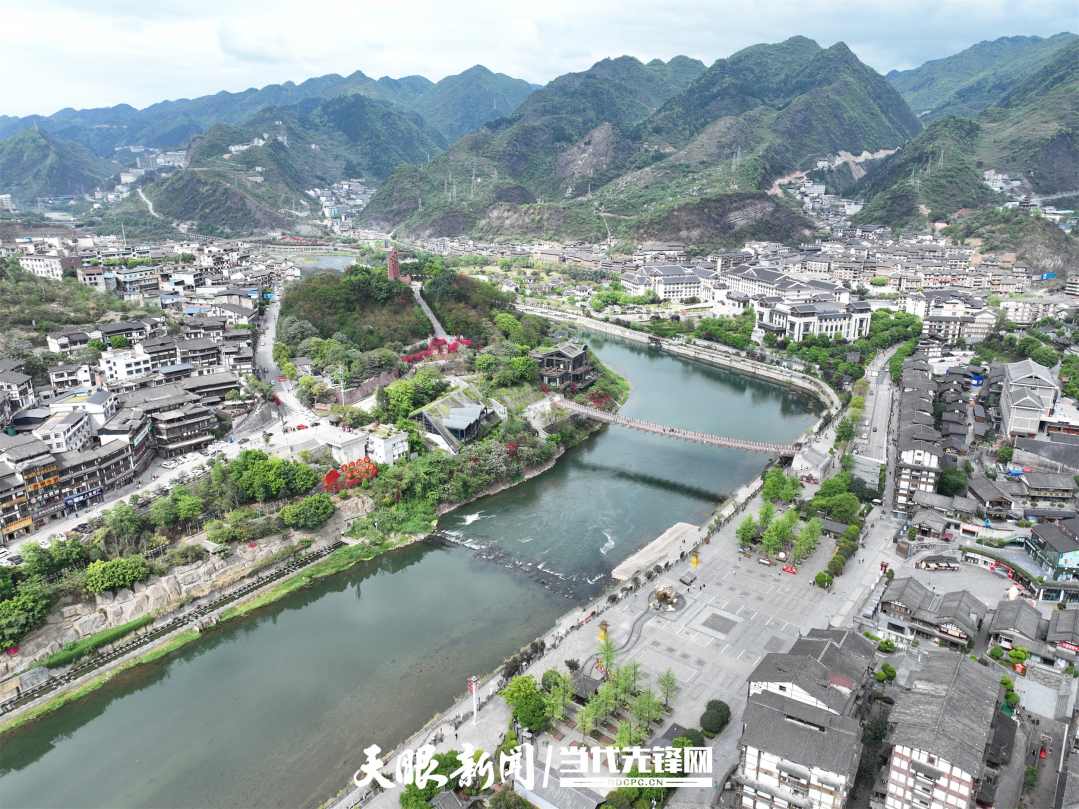 （中首）“飛閱”貴州茅臺鎮