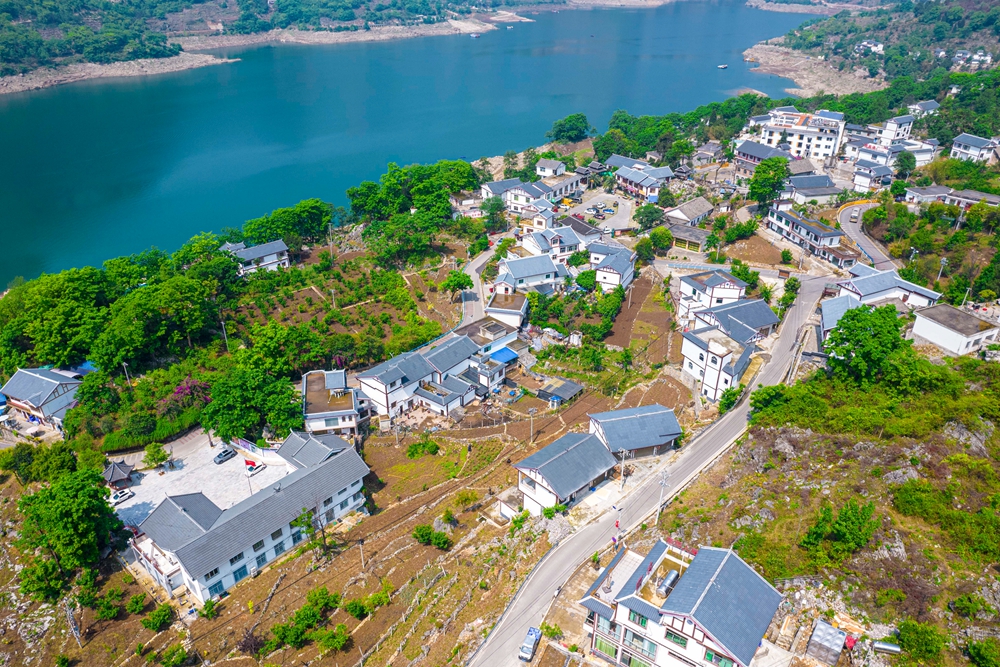 貴州黔西：水清岸綠鄉村美_fororder_2024年4月26日，貴州省黔西市新仁苗族鄉境內烏江幹流六衝河畔鄉村如畫（無人機照片）。DJI_0357.JPG