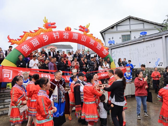 貴州修文開展第二屆苗族“四月八”民族風情節活動_fororder_ec6e5eaa65ce4ff486a43ae85f77ecf4_s