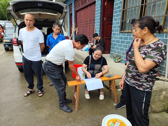 貴州鎮遠青溪鎮：魚兒入田戲秧苗 稻魚共生繪豐圖_fororder_2