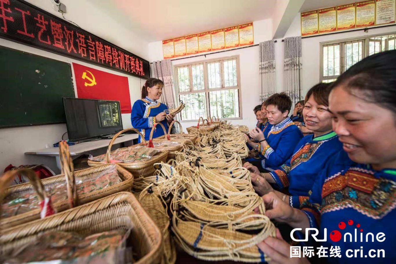 貴州天柱槐寨村：巧手織出幸福路（組圖）