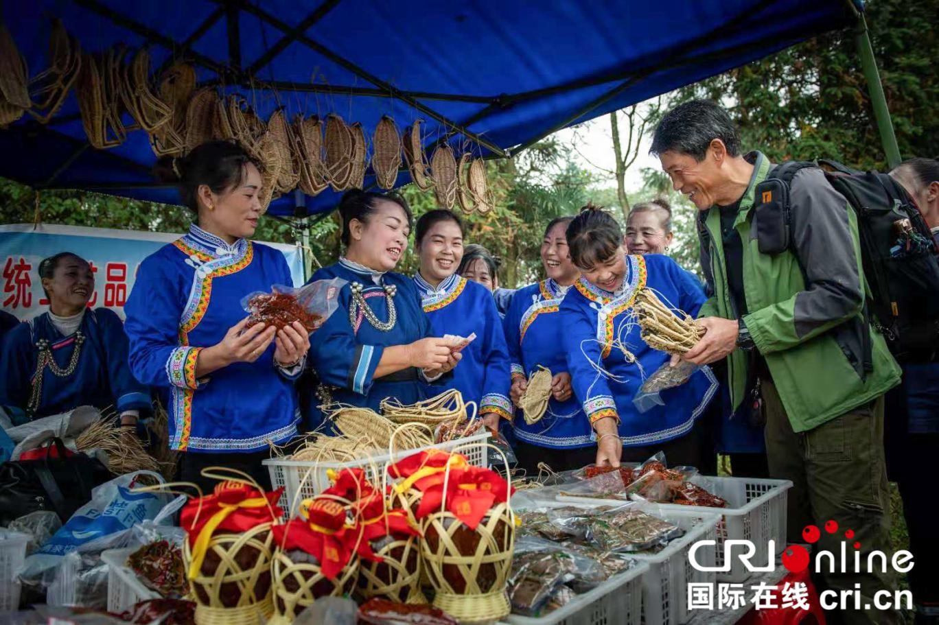 貴州天柱槐寨村：巧手織出幸福路（組圖）