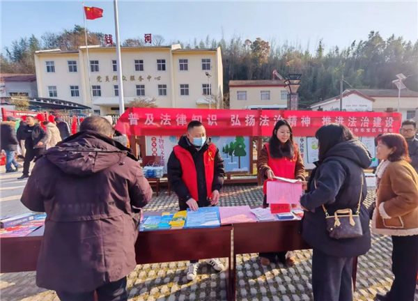 荊門東寶：巧借集市“煙火氣” 匯聚濃烈“法治味”