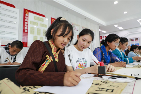 襄陽市第三十五中學榮獲“全國民族團結進步模範集體”榮譽稱號