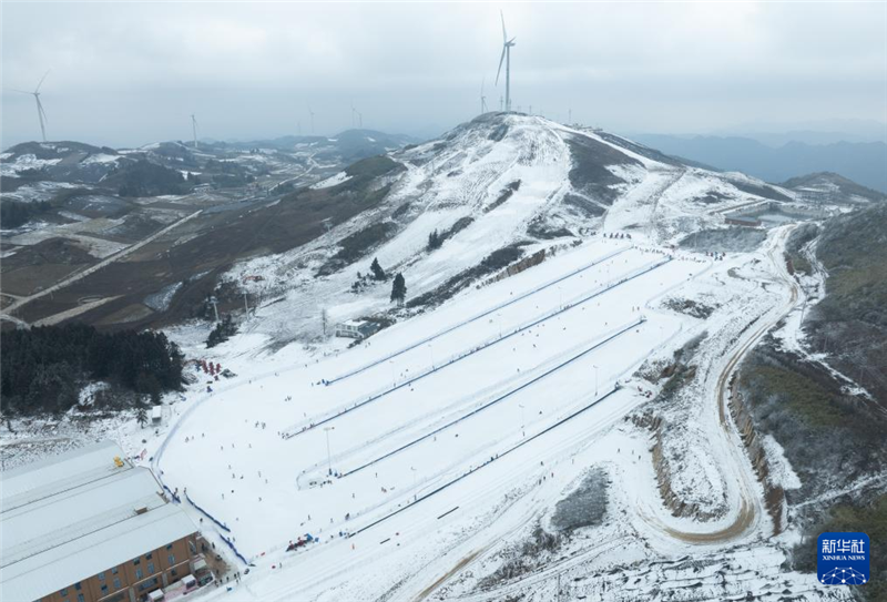 湖北利川：“冰雪賽道”助力鄉村旅遊“加速跑”