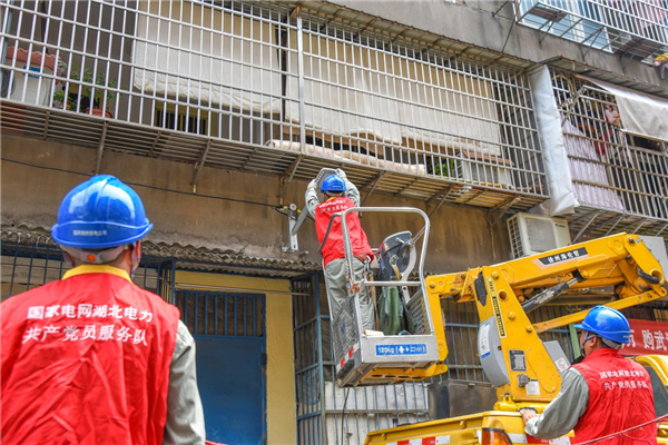 湖北荊州：照亮居民回家路 架起黨群連心橋