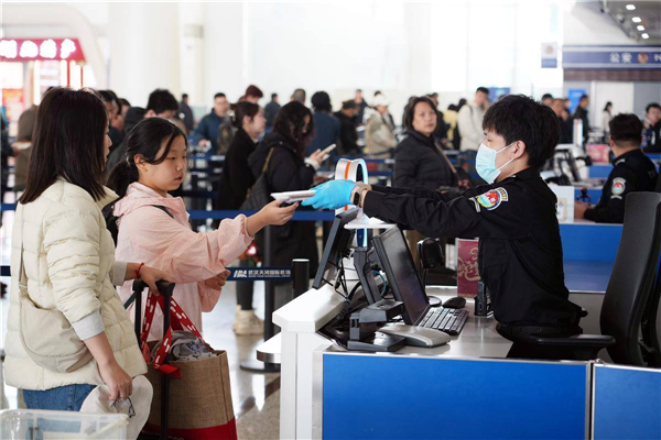 湖北航空客貨“雙樞紐”迎來開門紅