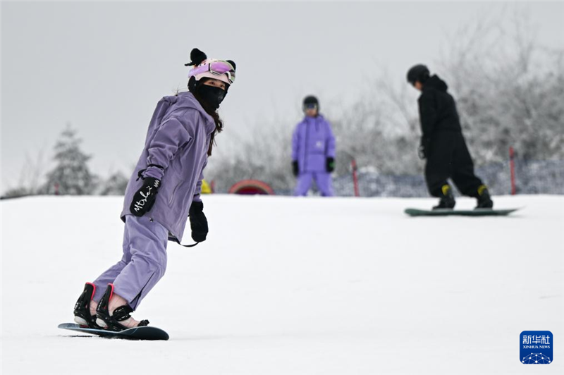 湖北利川：“冰雪賽道”助力鄉村旅遊“加速跑”