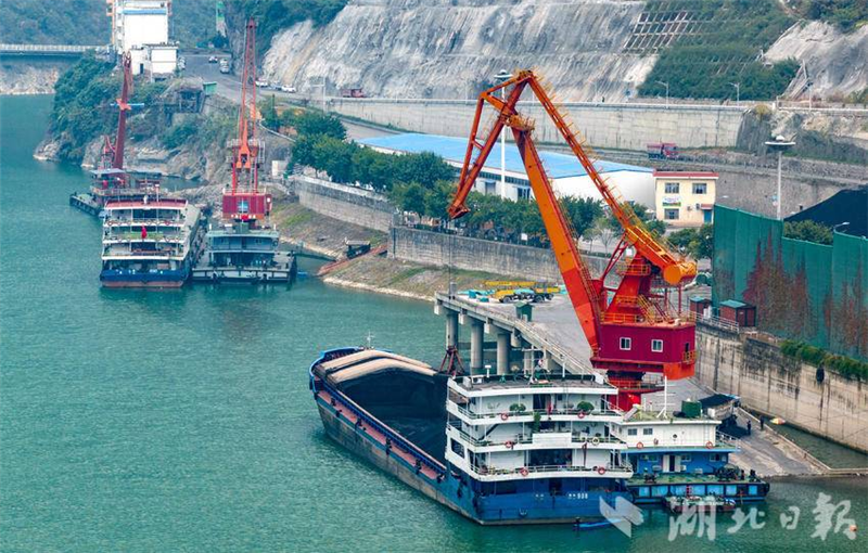 三峽庫區“水漲船高”行大船